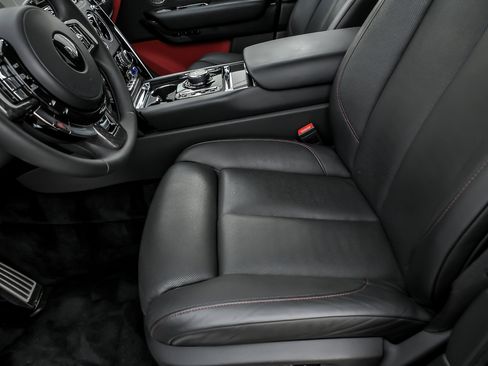 Used 2021 Rolls-Royce Cullinan Black Badge AWD/4WD image 23