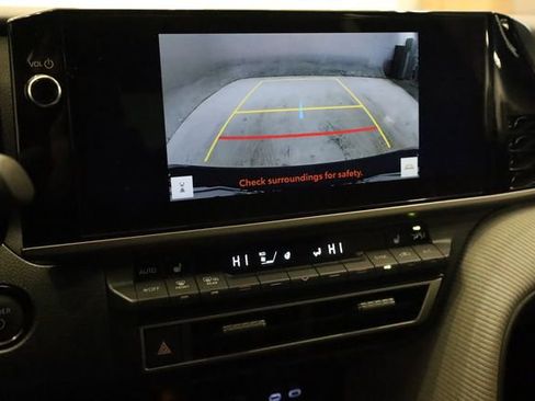 Used 2025 Toyota Camry SE image 23