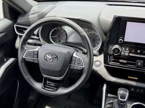 Used 2023 Toyota Highlander XSE AWD/4WD image 13