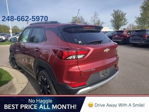 Used 2023 Chevrolet TrailBlazer LT w/ Convenience Package FWD image 2