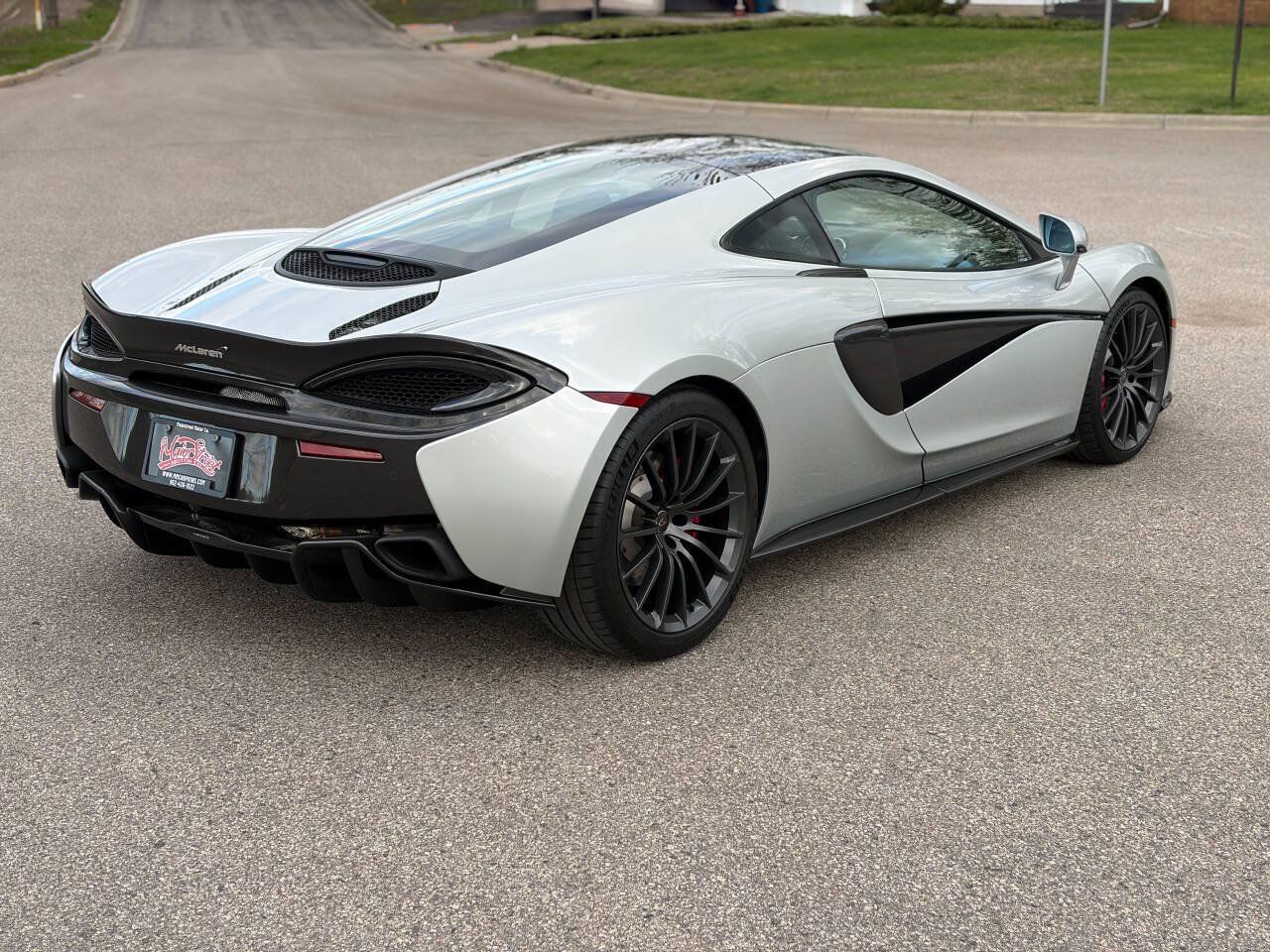 Used 2017 McLaren 570S RWD image 9