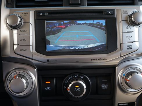 Used 2018 Toyota 4Runner SR5 AWD/4WD image 21