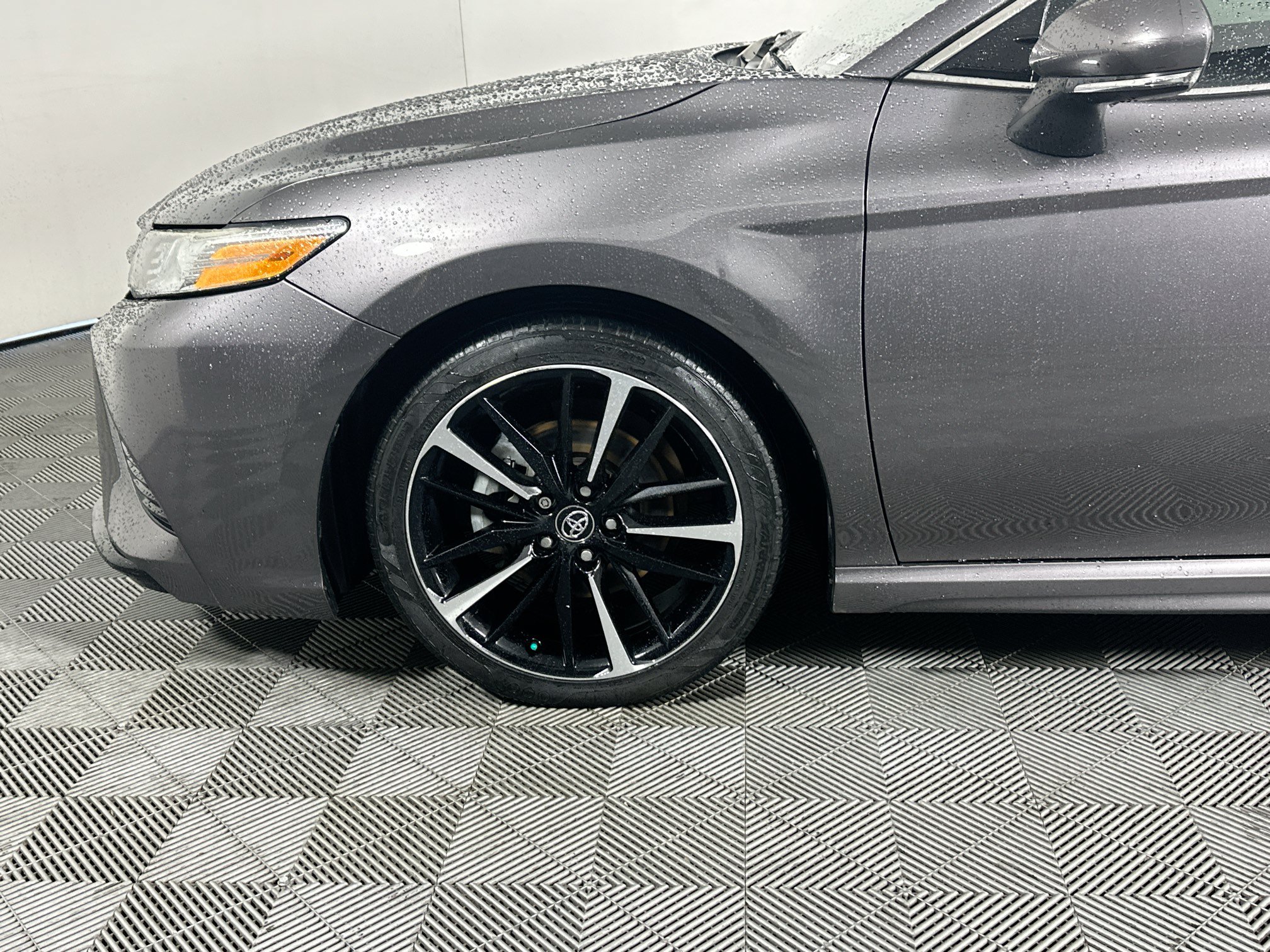 Used 2020 Toyota Camry XSE FWD image 11