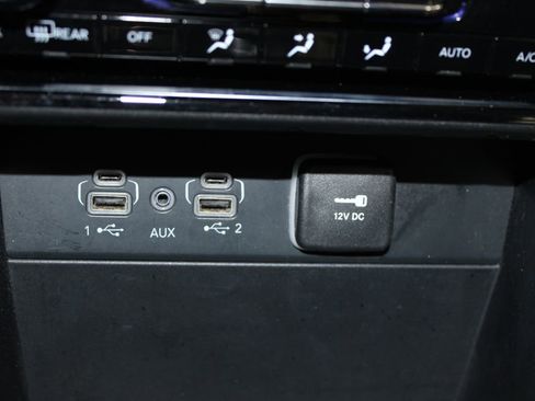 Used 2023 Jeep Grand Cherokee L Laredo image 45