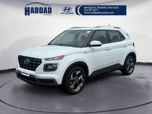 Certified 2024 Hyundai Venue SEL FWD image 1