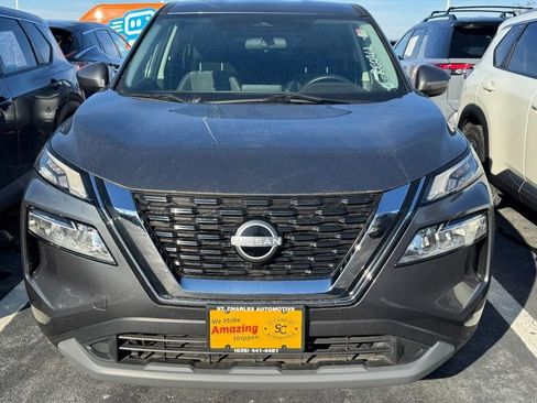 Used 2022 Nissan Rogue SV image 2