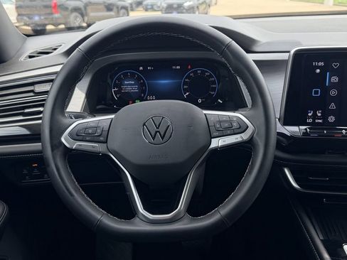 Used 2025 Volkswagen Atlas Cross Sport SE FWD image 15