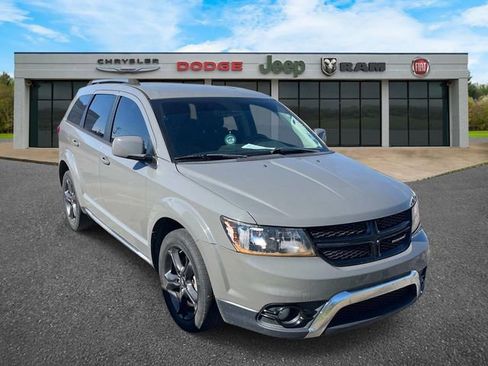Used 2019 Dodge Journey Crossroad FWD image 1