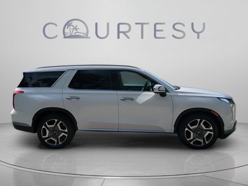 Used 2025 Hyundai Palisade SEL FWD image 8