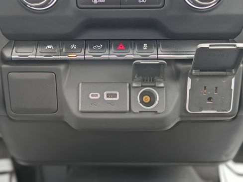 Used 2023 Chevrolet Silverado 1500 Custom image 21