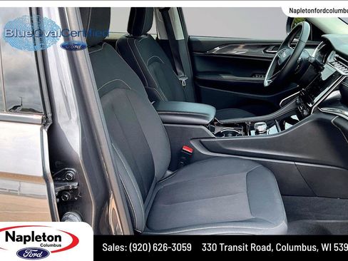 Used 2022 Jeep Grand Cherokee Laredo w/ Luxury Tech Group I AWD/4WD image 8
