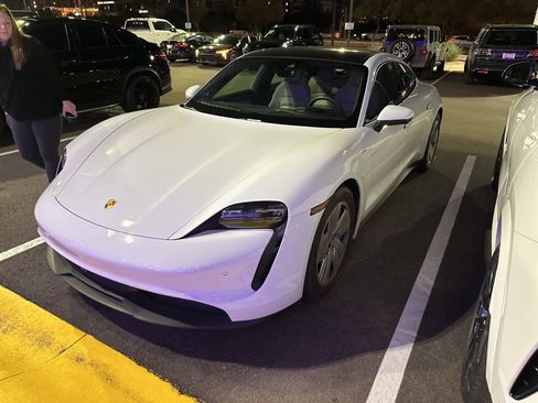 Used 2021 Porsche Taycan image 5