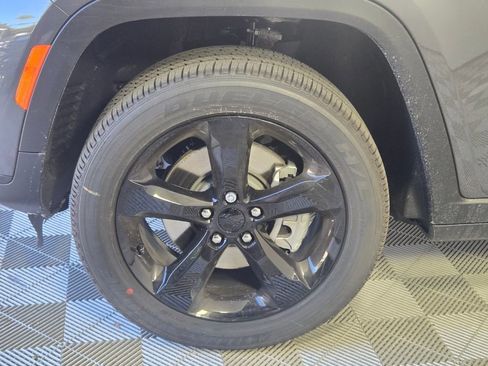 New 2025 Jeep Grand Cherokee L Altitude RWD image 9