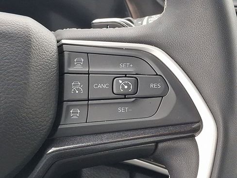 Used 2023 Jeep Grand Cherokee Altitude AWD/4WD image 21