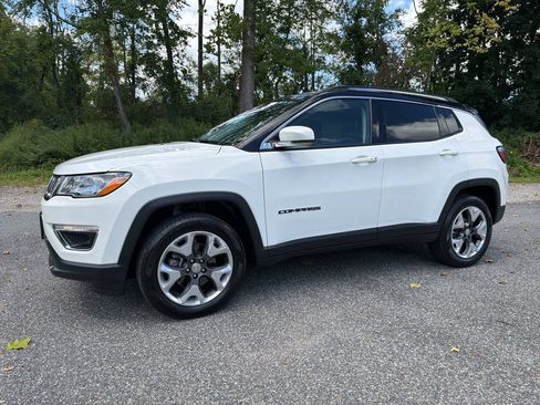 Used 2021 Jeep Compass Limited w/ Sun and Sound Group AWD/4WD image 3