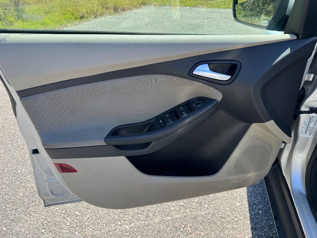 Used 2014 Ford Focus SE FWD image 23