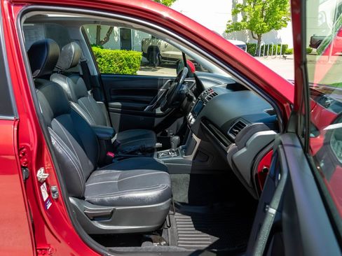 Used 2018 Subaru Forester 2.5i Touring AWD/4WD image 11