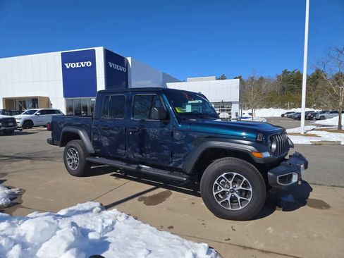 Used 2025 Jeep Gladiator Sport image 2