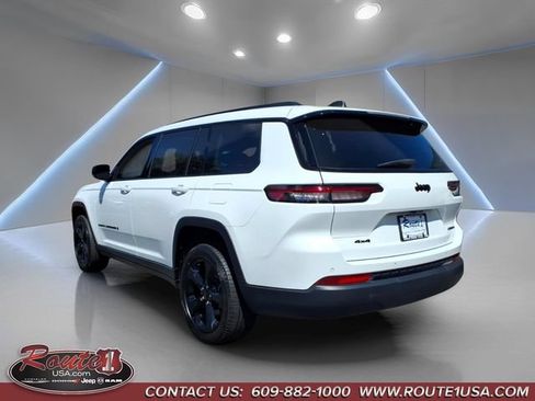 Used 2023 Jeep Grand Cherokee L Limited w/ Black Appearance Package AWD/4WD image 6