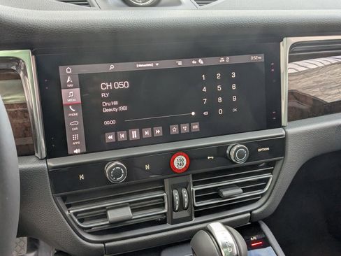 Certified 2026 Porsche Macan AWD/4WD image 18