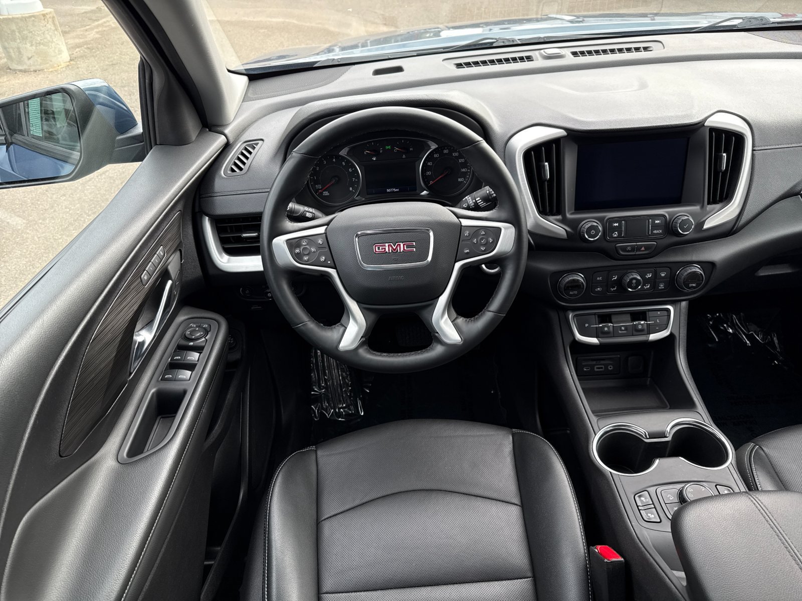 Used 2024 GMC Terrain SLT AWD/4WD image 12