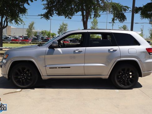 Used 2020 Jeep Grand Cherokee Altitude RWD image 7