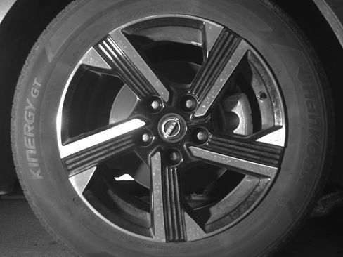 Used 2025 Nissan Sentra SV image 13