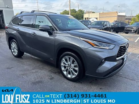 Used 2023 Toyota Highlander Limited AWD/4WD image 1