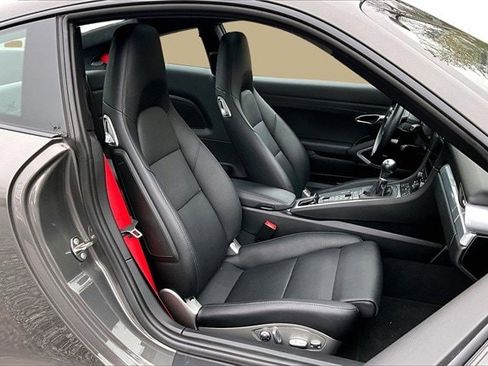 Used 2017 Porsche 911 Carrera 4 image 31