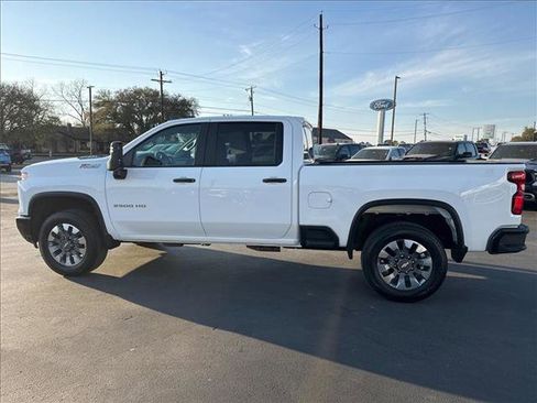 Used 2024 Chevrolet Silverado 2500 Custom w/ Custom Convenience Package image 12