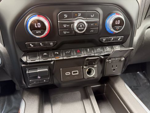 Used 2022 GMC Sierra 1500 Denali w/ Denali Premium Package AWD/4WD image 25