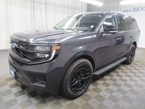 Used 2025 Ford Expedition Active AWD/4WD image 8