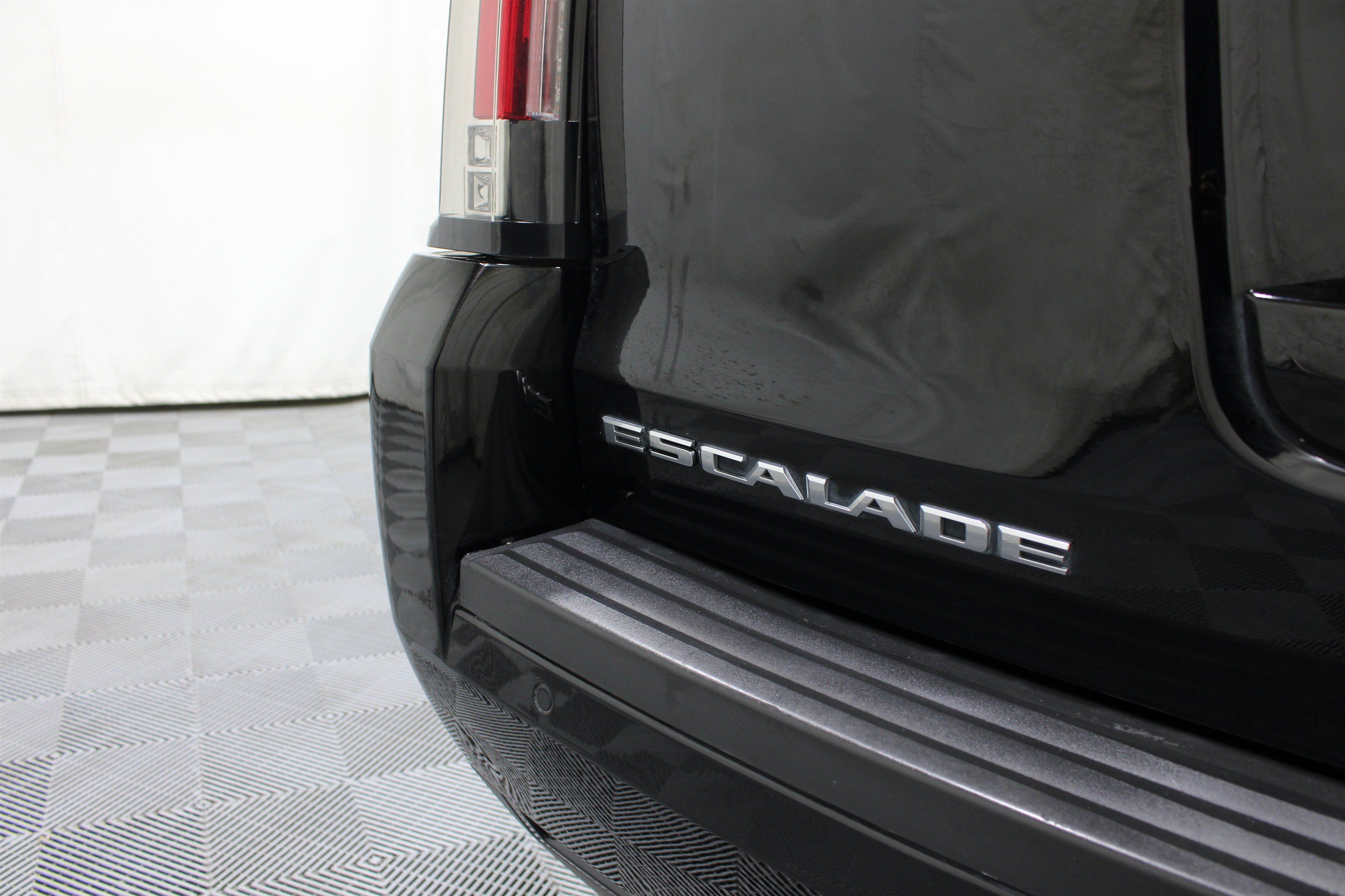 Used 2018 Cadillac Escalade Platinum AWD/4WD image 33