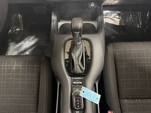 Used 2025 Honda HR-V LX image 17