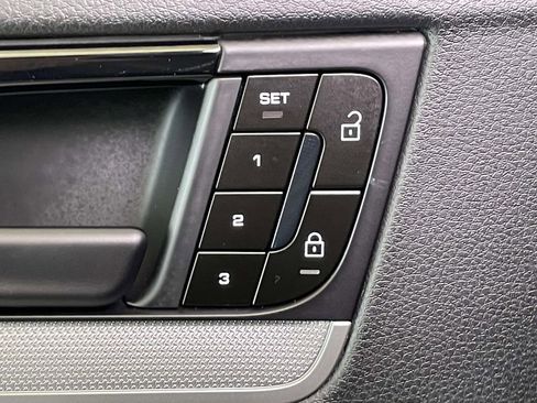 Used 2024 Porsche Cayenne image 36