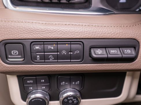 Used 2021 GMC Yukon Denali w/ Advanced Technology Package AWD/4WD image 34