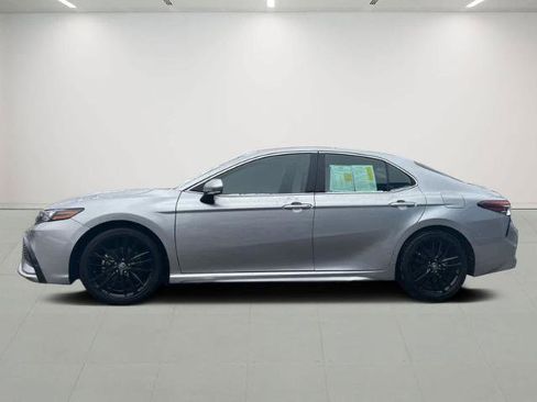 Used 2023 Toyota Camry XSE image 3