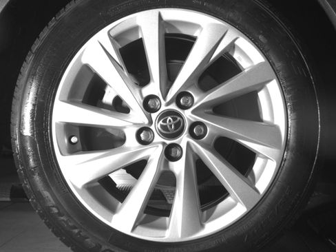 Certified 2021 Toyota Camry LE FWD image 15