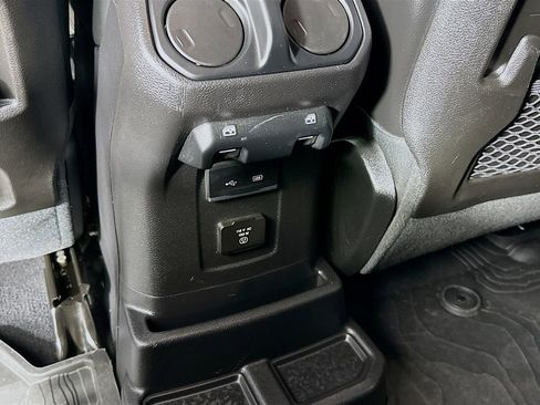 Used 2019 Jeep Wrangler Unlimited Rubicon w/ Uconnect 4C Nav & Sound Group AWD/4WD image 27