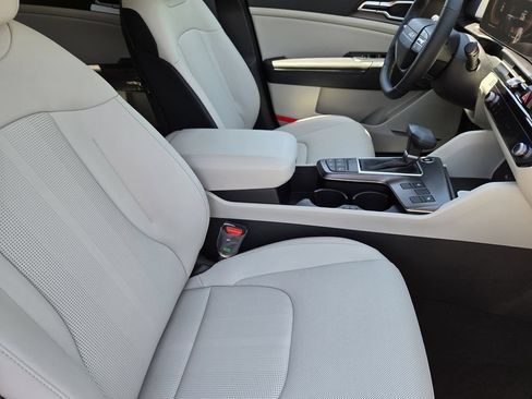 New 2026 Kia Sportage EX FWD image 11