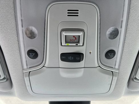 Certified 2022 Toyota Prius LE FWD image 28