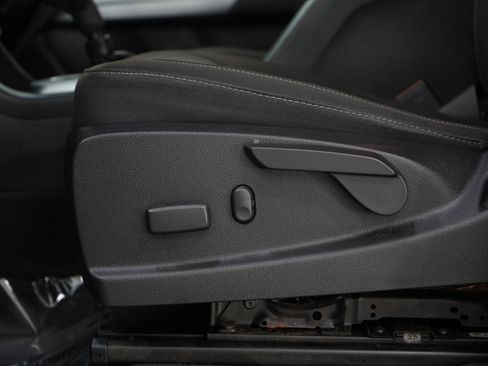 Used 2020 Chevrolet Colorado LT w/ Colorado RST Special Edition image 17