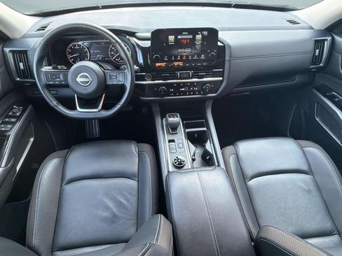 Used 2024 Nissan Pathfinder SL AWD/4WD image 15