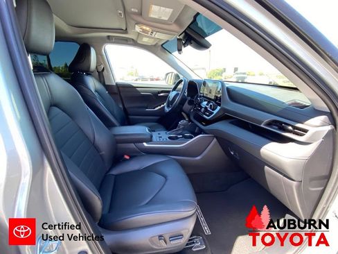 Certified 2024 Toyota Highlander XLE AWD/4WD image 17