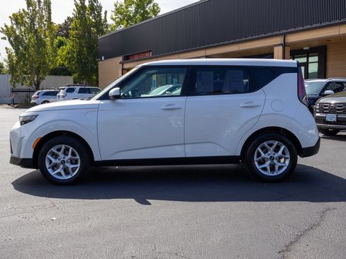 Used 2023 Kia Soul LX w/ LX Technology Package FWD image 10