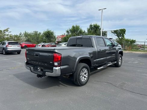 Used 2019 Toyota Tacoma SR5 AWD/4WD image 4
