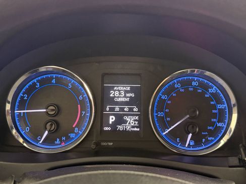 Used 2019 Toyota Corolla LE w/ Carpet Mat Package (TMS) FWD image 39