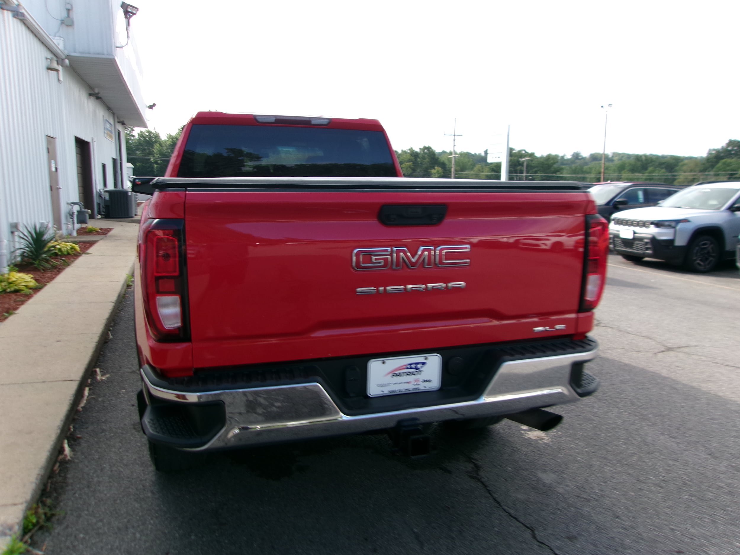 Used 2020 GMC Sierra 2500 SLE w/ SLE Value Package; AWD/4WD image 7