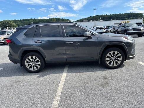Used 2021 Toyota RAV4 XLE Premium AWD/4WD image 4