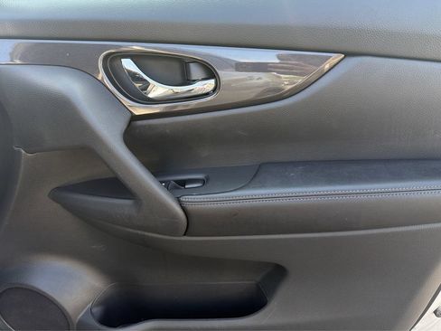 Used 2018 Nissan Rogue SV w/ Premium Package AWD/4WD image 21